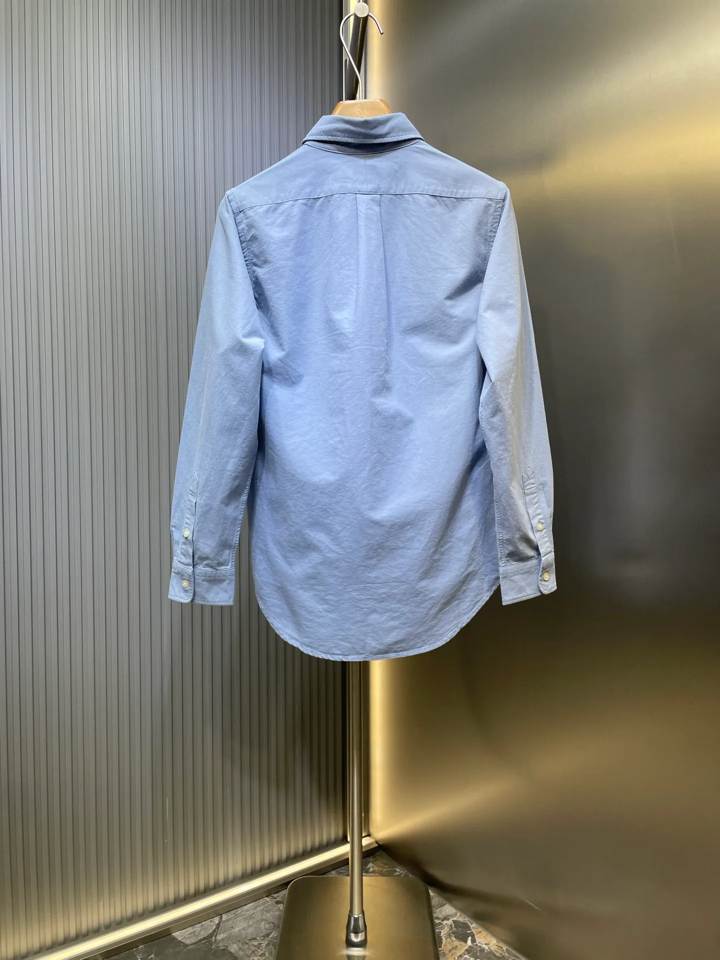 P370 Ralph Lauren 🌟 War Horse solid color shirt, macaron color, white upper body, loose fit, contrasting embroidery design on the cuffs and chest, button closure, can be paired with a skirt of the same color Size: xs-xl